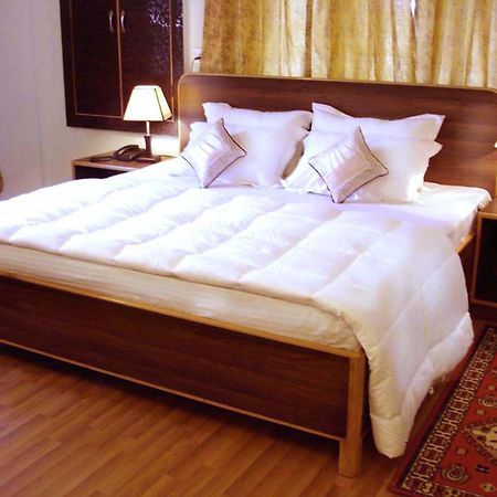 Ikraam Inn Bed&Breakfast Srinagar  Bagian luar foto