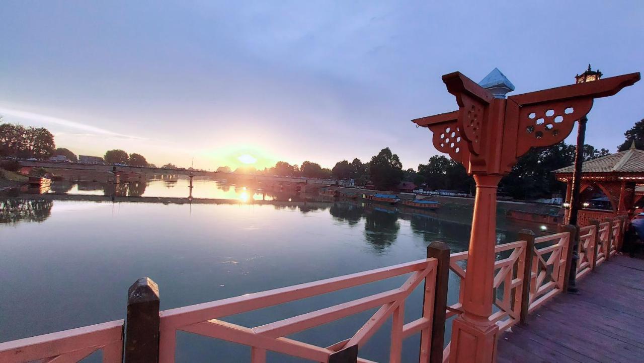Ikraam Inn Bed&Breakfast Srinagar  Bagian luar foto