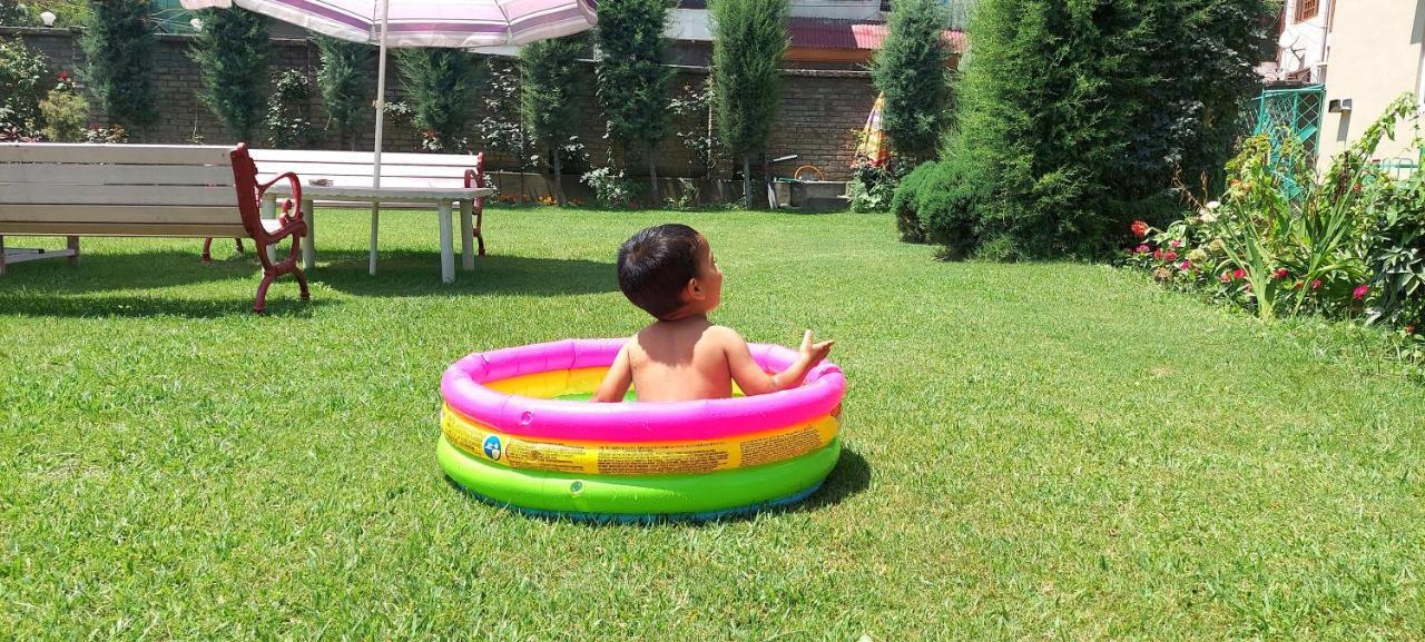 Ikraam Inn Bed&Breakfast Srinagar  Bagian luar foto
