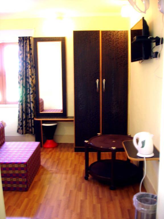 Ikraam Inn Bed&Breakfast Srinagar  Bagian luar foto
