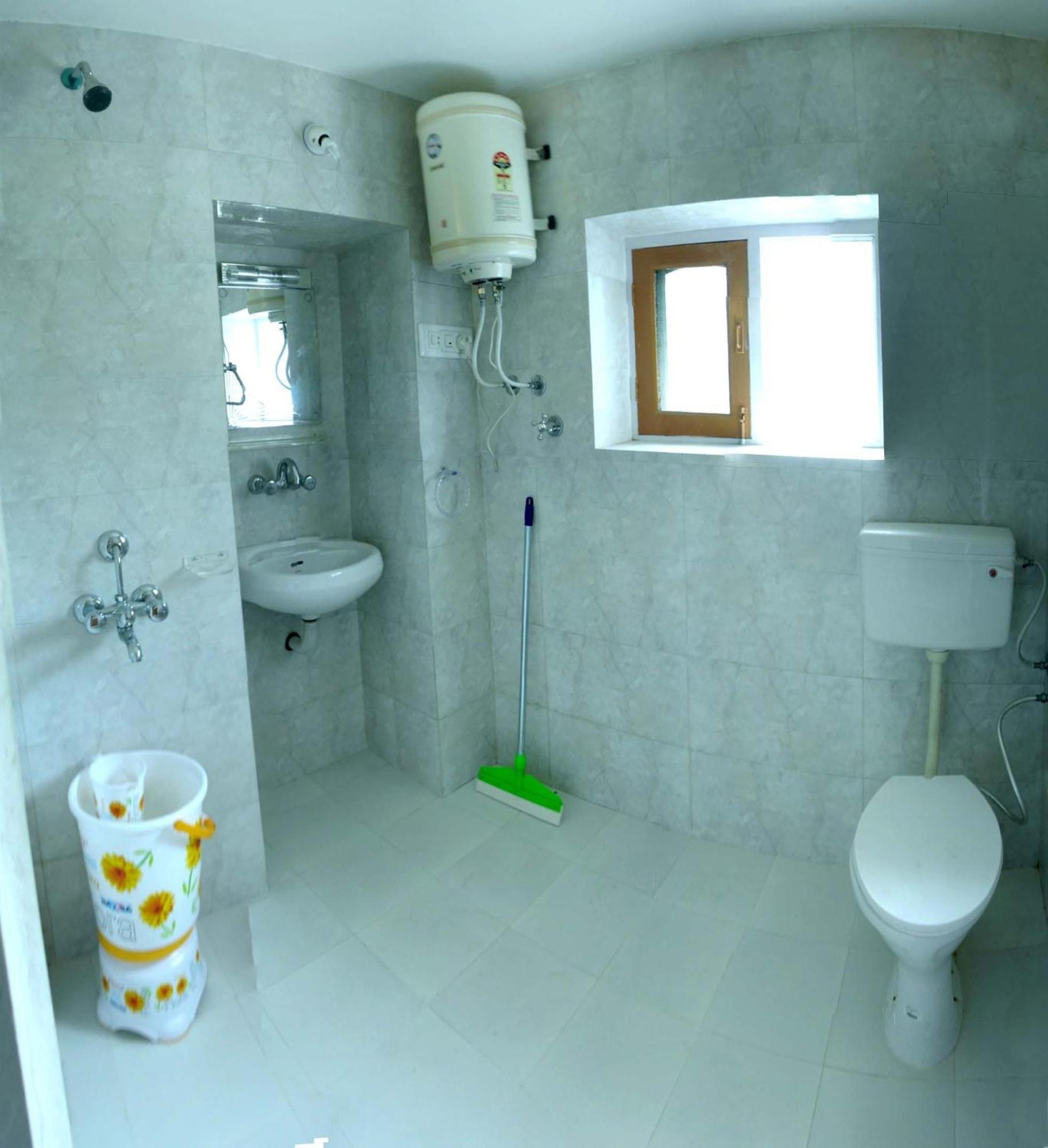 Ikraam Inn Bed&Breakfast Srinagar  Bagian luar foto