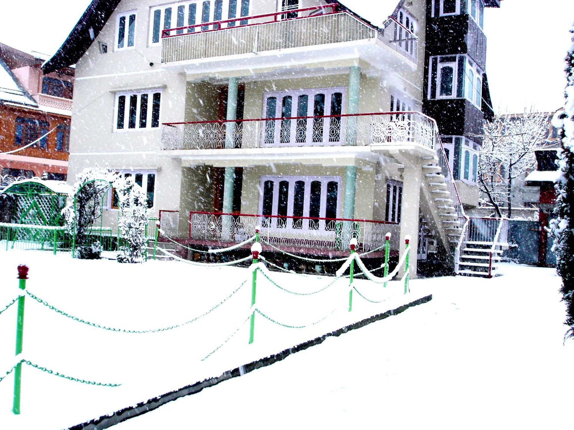 Ikraam Inn Bed&Breakfast Srinagar  Bagian luar foto