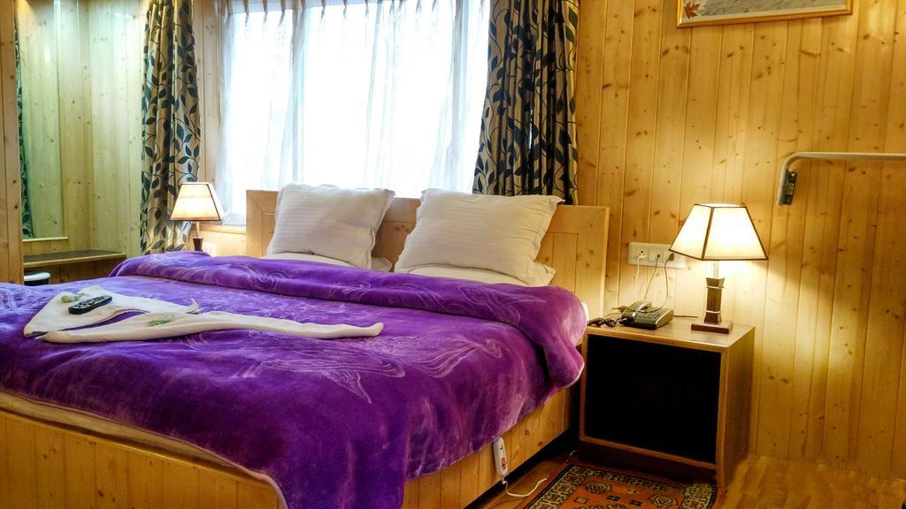 Ikraam Inn Bed&Breakfast Srinagar  Bagian luar foto