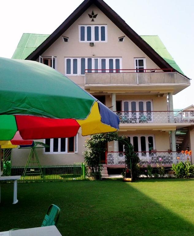 Ikraam Inn Bed&Breakfast Srinagar  Bagian luar foto